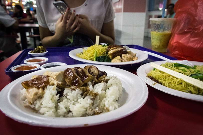 Bouffe - Le gros luxe à Singapour : 2 $ pour un restaurant du Guide Michelin! - Nomad Junkies