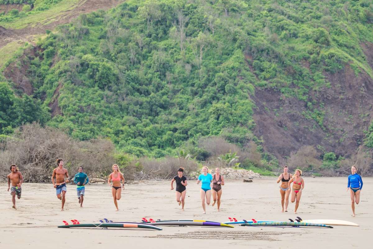 Surf & yoga entre filles - Nomad Junkies